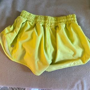 Lululemon Lemon-Lime HOTTY HOT shorts RARE size 2 2.5’